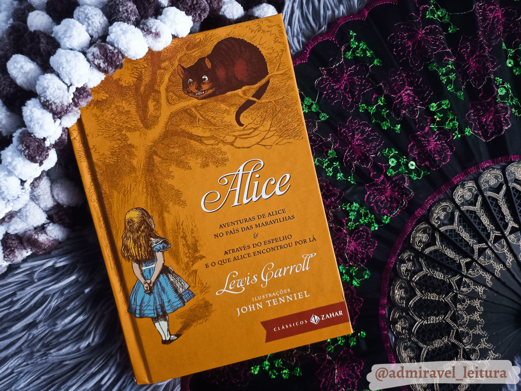 Livro: "Alice no País das Maravilhas"